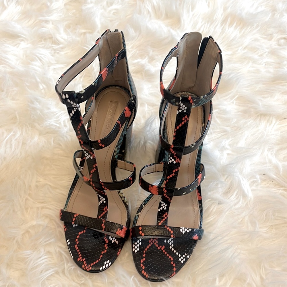 Multi color Womens size 8 BCBG Max Azaria heels